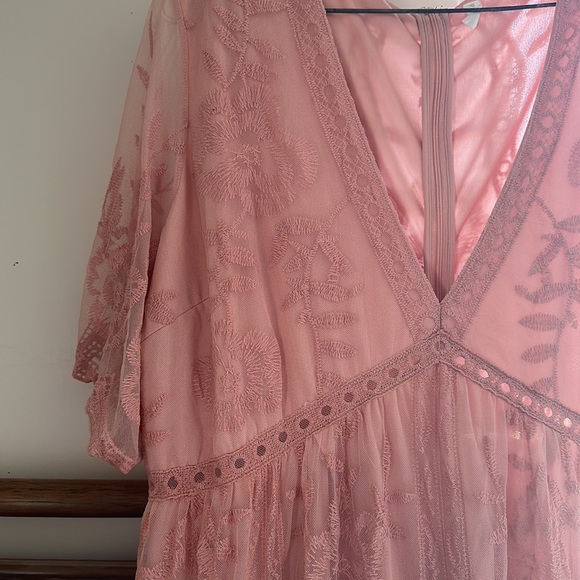 Pink blush boho lace maxi dress - Picture 3 of 3